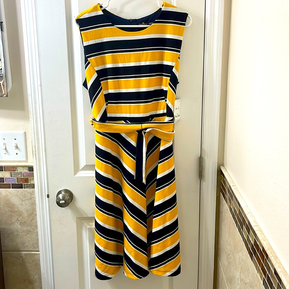 NWT Phase Seven striped chevron pattern in golden yellow/navy/white. Size 14.